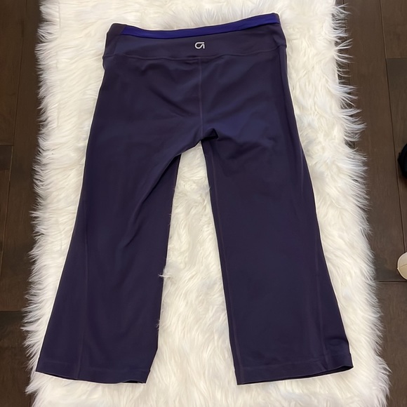 GapFitBody capris purple size medium - Picture 2 of 5